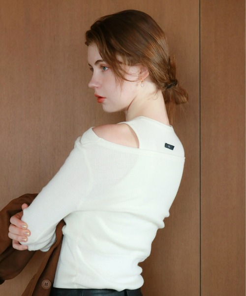 mic by Olu.(ミックバイオルドット)の「< ZOZOTOWN限定 >レイヤードオフショルダーニット(ニット/セーター・レディース・グレー/ブラック/ホワイト・FREE)」の2枚目の写真