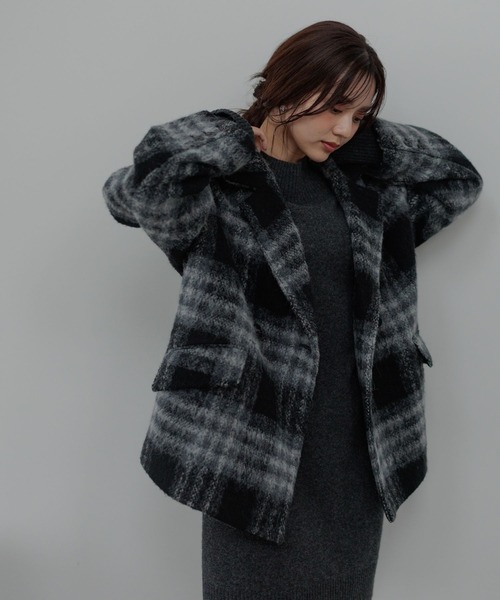 Andemiu(アンデミュウ)の「アルパカシャギーハーフコート493957(ピーコート・レディース・オフホワイト/ブラウン/チェック/ブラウン系その他4/ブラック系1・FREE)」の7枚目の写真