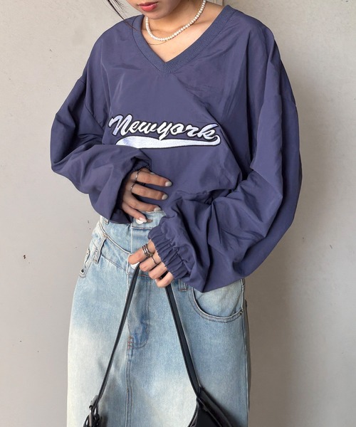 ISOOK（アイスー）の「【ISOOK / アイスー】オーバーサイズゲームシャツ / ユニフォームTシャツ ピステ ルーズ丈 長袖 ブロークコア ビッグシルエット フットボールTシャツ ジャージ ユニセックス ネイビー ホワイト 紺 白 ZOZOTOWN限定（その他トップス・レディース・ネイビー/ホワイト・FREE）」の2枚目の写真