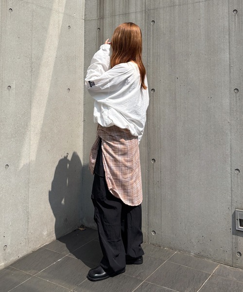 ISOOK（アイスー）の「【ISOOK / アイスー】オーバーサイズゲームシャツ / ユニフォームTシャツ ピステ ルーズ丈 長袖 ブロークコア ビッグシルエット フットボールTシャツ ジャージ ユニセックス ネイビー ホワイト 紺 白 ZOZOTOWN限定（その他トップス・レディース・ネイビー/ホワイト・FREE）」の14枚目の写真