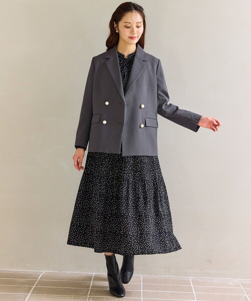 Feroux(フェルゥ)の「パール釦テーラード ジャケット(テーラードジャケット・レディース・グレー系/ベージュ系・SMALL/MEDIUM)」の9枚目の写真