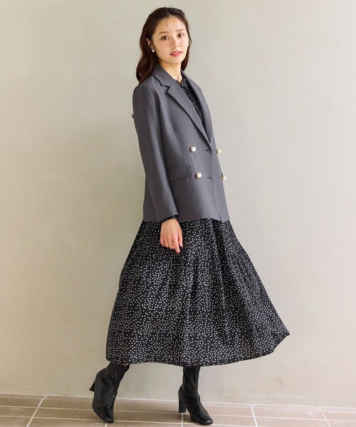 Feroux(フェルゥ)の「パール釦テーラード ジャケット(テーラードジャケット・レディース・グレー系/ベージュ系・SMALL/MEDIUM)」の10枚目の写真
