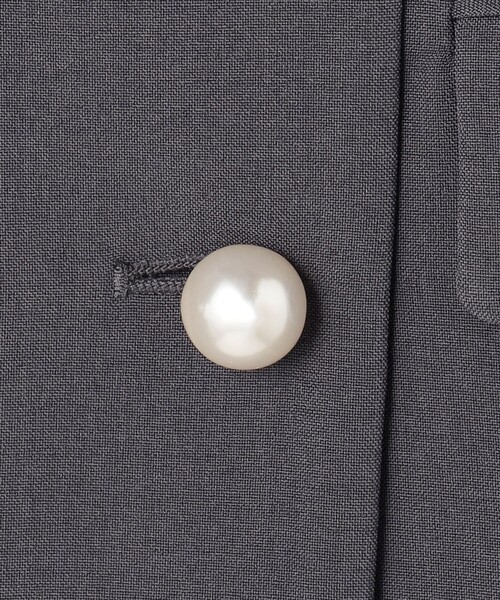 Feroux(フェルゥ)の「パール釦テーラード ジャケット(テーラードジャケット・レディース・グレー系/ベージュ系・SMALL/MEDIUM)」の13枚目の写真
