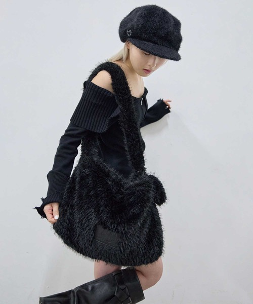 Heart Tattoo（ハートタトゥー）の「fur shoulder big bag（with Heart Miller charm） / ハートミラーキーホルダー付き　ファーショルダーバッグ（トートバッグ・レディース・ブラック/ホワイト・FREE）」の4枚目の写真