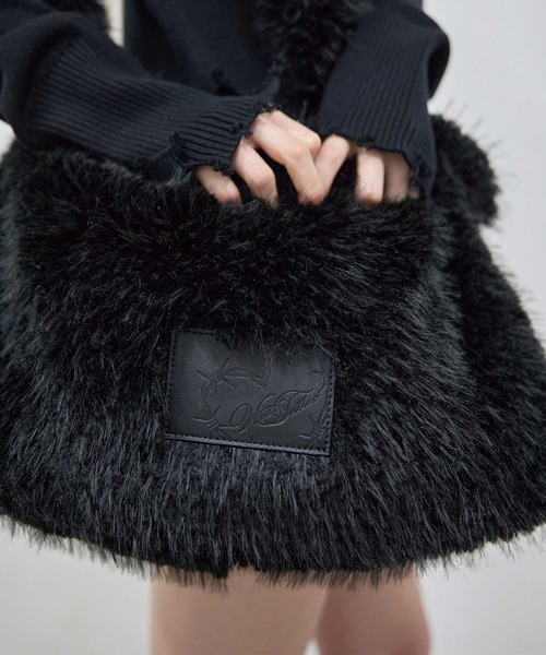 Heart Tattoo（ハートタトゥー）の「fur shoulder big bag（with Heart Miller charm） / ハートミラーキーホルダー付き　ファーショルダーバッグ（トートバッグ・レディース・ブラック/ホワイト・FREE）」の7枚目の写真