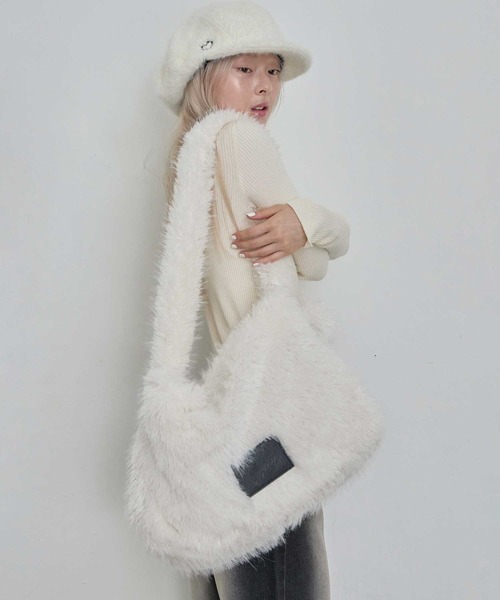 Heart Tattoo（ハートタトゥー）の「fur shoulder big bag（with Heart Miller charm） / ハートミラーキーホルダー付き　ファーショルダーバッグ（トートバッグ・レディース・ブラック/ホワイト・FREE）」の19枚目の写真