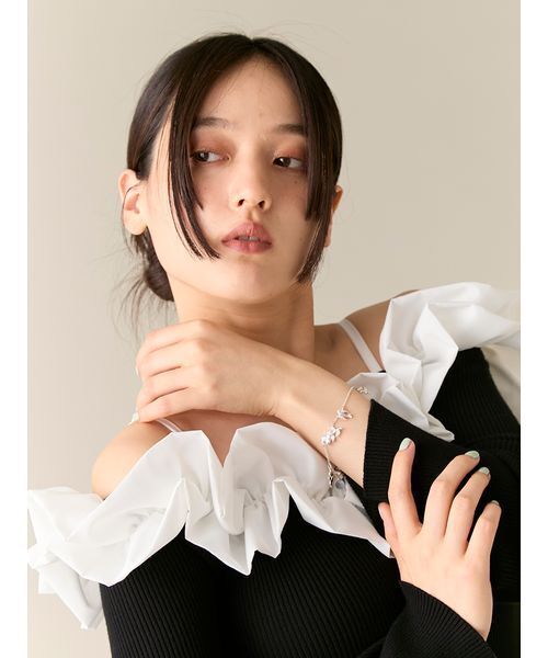 LILY BROWN（リリーブラウン）の「Lilywingビジューフラワーブレスレット（ブレスレット・レディース・ゴールド/シルバー・F）」の4枚目の写真