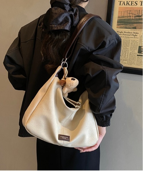FREE STYLISTS（フリー スタイリスト）の「Y2K ポーチチャーム付きスエードコンビボストンバッグ（ショルダーバッグ・レディース・ベージュ/ブラウン・FREE）」の16枚目の写真