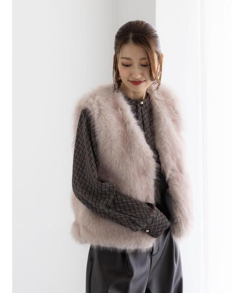 Te chichi（テチチ）の「ショートファーベスト《2025winter catalog item》（ベスト・レディース・グレー/ベージュ・F）」の3枚目の写真