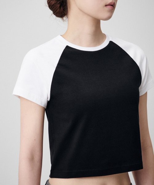 MUSINSA STANDARD WOMAN（ムシンサスタンダードウーマン）の「ウィメンズスリムクロップラグランTシャツ[ブラック/ホワイト]（Tシャツ/カットソー・レディース・その他・SMALL/MEDIUM/LARGE/X-SMALL）」の3枚目の写真