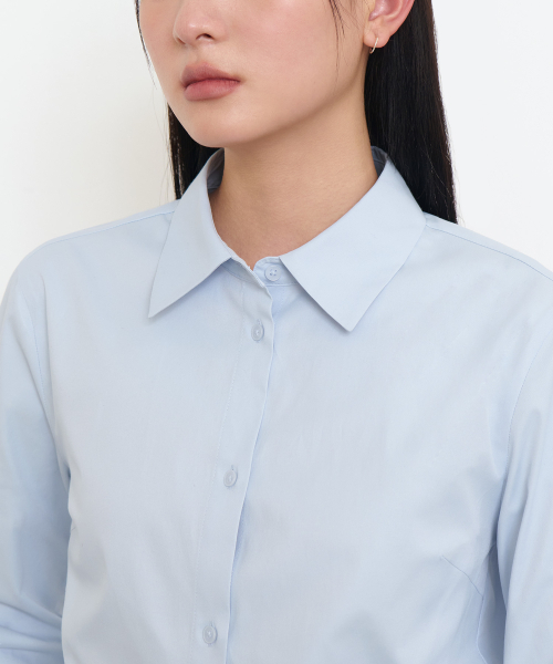 MUSINSA STANDARD WOMAN（ムシンサスタンダードウーマン）の「ウィメンズスリムフィットクロップシャツ[スカイブルー]（シャツ/ブラウス・レディース・その他・SMALL/MEDIUM/LARGE/X-SMALL）」の4枚目の写真