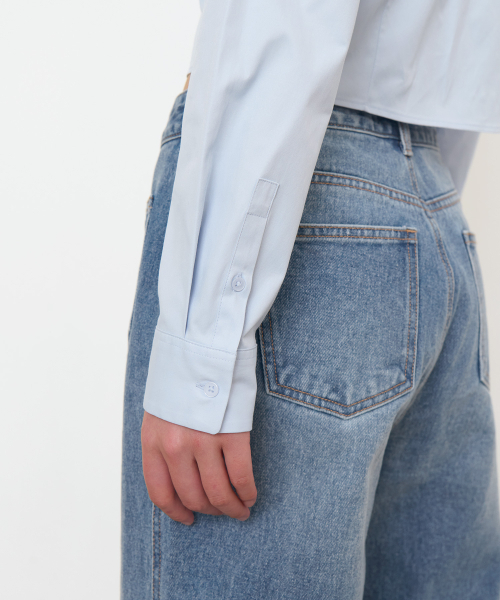MUSINSA STANDARD WOMAN（ムシンサスタンダードウーマン）の「ウィメンズスリムフィットクロップシャツ[スカイブルー]（シャツ/ブラウス・レディース・その他・SMALL/MEDIUM/LARGE/X-SMALL）」の5枚目の写真