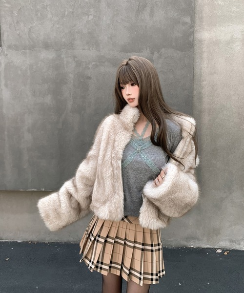 VEILA(ヴェイラ)の「フェイクファーショートジャケット(その他アウター・レディース・ベージュ/ダークブラウン/ブラック・フリー)」の7枚目の写真