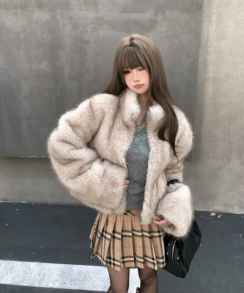 VEILA(ヴェイラ)の「フェイクファーショートジャケット(その他アウター・レディース・ベージュ/ダークブラウン/ブラック・フリー)」の6枚目の写真