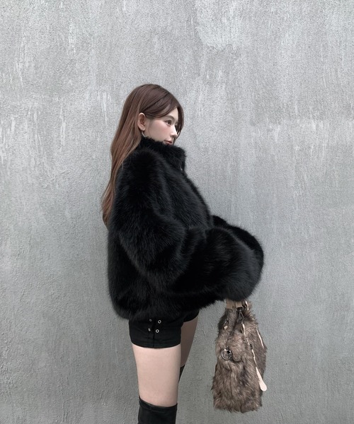 VEILA(ヴェイラ)の「フェイクファーショートジャケット(その他アウター・レディース・ベージュ/ダークブラウン/ブラック・フリー)」の18枚目の写真