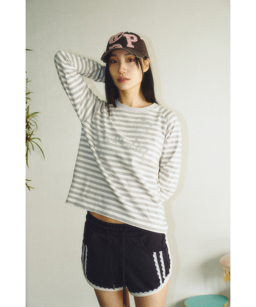 PRENDA(プレンダ)の「VINTAGE LOGO STRIPE LONG SLEEVE GRAY(Tシャツ/カットソー・レディース・その他・FREE)」の1枚目の写真
