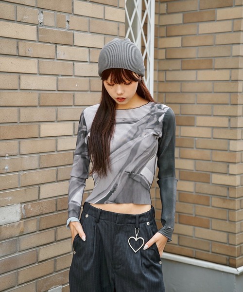 kotohayokozawa(コトハヨコザワ)の「別注 GRAPHIC TINY TOP(Tシャツ/カットソー・レディース・ライトグレー/ダークグレー・FREE)」の2枚目の写真