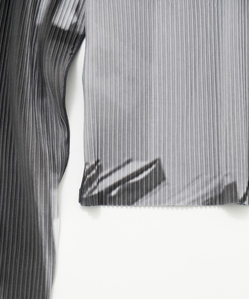 kotohayokozawa(コトハヨコザワ)の「別注 GRAPHIC TINY TOP(Tシャツ/カットソー・レディース・ライトグレー/ダークグレー・FREE)」の14枚目の写真