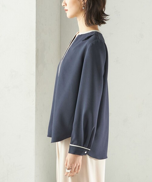 SHIPS(シップス)の「〈手洗い可能〉配色 パイピング キーネック 長袖ブラウス(シャツ/ブラウス・レディース・ネイビー/オフホワイト・ONE SIZE)」の7枚目の写真