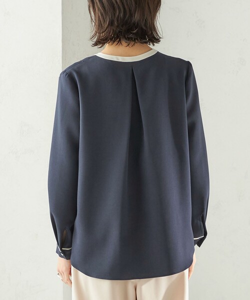 SHIPS(シップス)の「〈手洗い可能〉配色 パイピング キーネック 長袖ブラウス(シャツ/ブラウス・レディース・ネイビー/オフホワイト・ONE SIZE)」の6枚目の写真