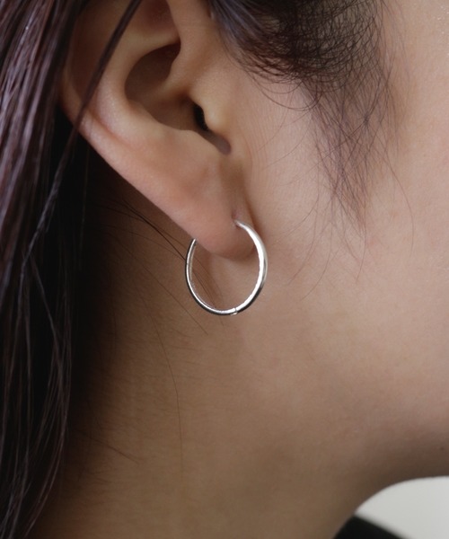 whoseA（フーシー）の「【silver925】Neat Hoop Pierce 20mm/ ニートフープピアス20mm（ピアス（両耳用）・レディース・シルバー/ゴールド・FREE）」の9枚目の写真