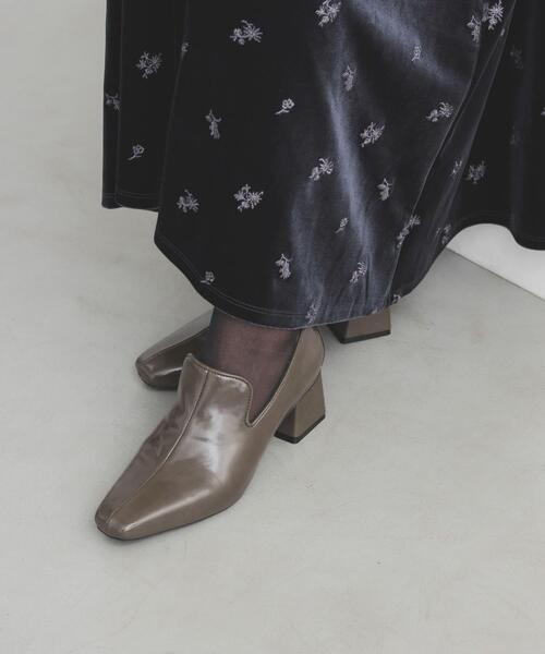 KBF（ケイビーエフ）の「セミスクエアトゥパンプス（パンプス・レディース・ブラック/カーキ・36/38/37）」の2枚目の写真