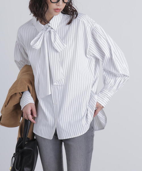 FREE'S MART(フリーズマート)の「◆ボウタイ付きブラウス(シャツ/ブラウス・レディース・ホワイト/ホワイト系その他/ブルー・FREE)」の2枚目の写真