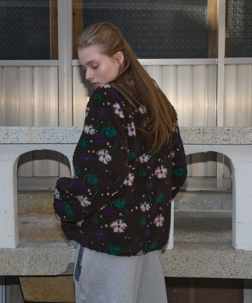 ANOETIC（アノエティック）の「FLORAL HALF BUTTON FLEECE ANORAK _BLACK（その他アウター・レディース・ブラック・FREE）」の2枚目の写真