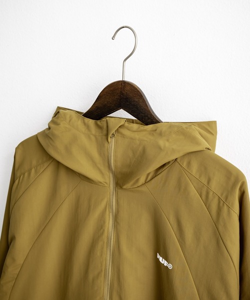 HUF（ハフ）の「HUF ハフ ALL CAPS SHELL JACKET オーバーサイズラグランスリーブナイロンジャケット（ナイロンジャケット・メンズ・ブラウン/ブラック・M/XL/L）」の19枚目の写真