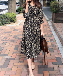 HERRINGBONE（ヘリンボーン）の「Long-sleeved shirring V-neck A-line floral loose-fit guest look long one-piece dress / HD020W（ワンピース）」