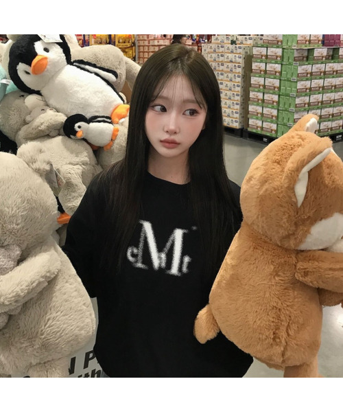 MUCENT(ムセント)の「スプレーロゴシグネチャースウェット 男女共用 (4カラー)(スウェット・レディース・ブラック/グレー/ネイビー/スカイブルー・L/S)」の2枚目の写真