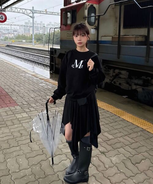MUCENT(ムセント)の「スプレーロゴシグネチャースウェット 男女共用 (4カラー)(スウェット・レディース・ブラック/グレー/ネイビー/スカイブルー・L/S)」の21枚目の写真