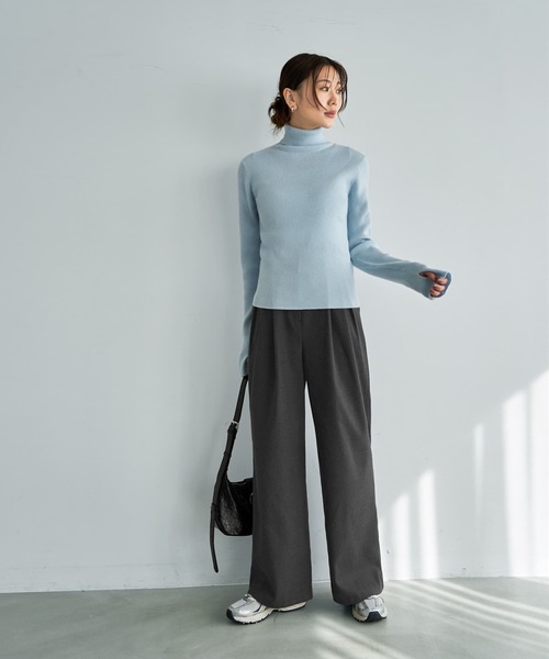 STYLE DELI(スタイルデリ)の「柔らかなカシミヤ混リブ編みタートルニット(ニット/セーター・レディース・ライトブルー/レッド/ライトグレー・FREE)」の4枚目の写真