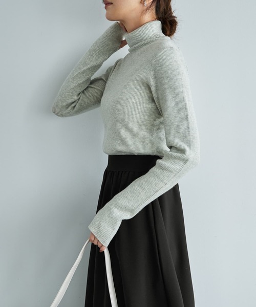 STYLE DELI(スタイルデリ)の「柔らかなカシミヤ混リブ編みタートルニット(ニット/セーター・レディース・ライトブルー/レッド/ライトグレー・FREE)」の12枚目の写真
