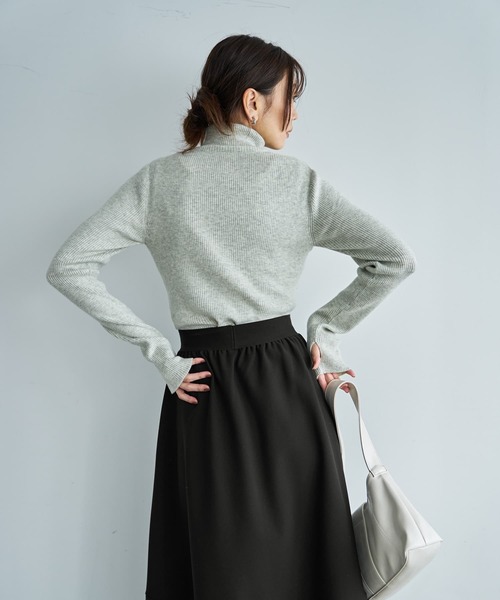 STYLE DELI(スタイルデリ)の「柔らかなカシミヤ混リブ編みタートルニット(ニット/セーター・レディース・ライトブルー/レッド/ライトグレー・FREE)」の13枚目の写真