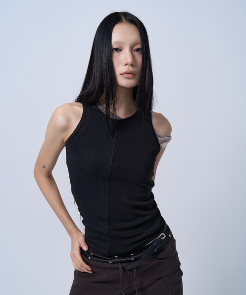 ZIZEMUSEUM(ジゼミュージアム)の「UNBALANCE SLEEVELESS TOP (BLACK)(Tシャツ/カットソー・レディース・その他・ONE SIZE)」の1枚目の写真