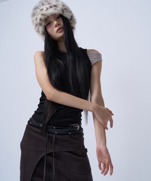 ZIZEMUSEUM(ジゼミュージアム)の「UNBALANCE SLEEVELESS TOP (BLACK)(Tシャツ/カットソー・レディース・その他・ONE SIZE)」の5枚目の写真