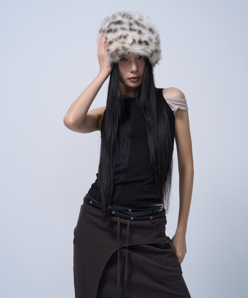 ZIZEMUSEUM(ジゼミュージアム)の「UNBALANCE SLEEVELESS TOP (BLACK)(Tシャツ/カットソー・レディース・その他・ONE SIZE)」の6枚目の写真