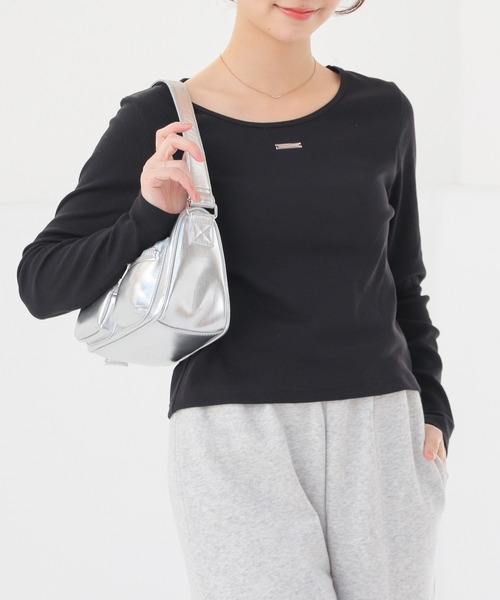 Honeys(ハニーズ)の「【UVカット】プレート付トップス(Tシャツ/カットソー・レディース・サックスブルー/ホワイト/ヘザーチャコール/モカ/ブラック・S/M/L)」の3枚目の写真