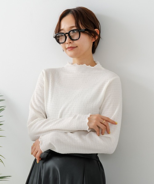 fort point(フォーポイント)の「【C-FORT POINT/フォートポイント】【繊細なシャーリング加工が大人の華やかさを演出】カットシャーリング ボトルネックロンT カットソー 柔らかい シンプル 程よいゆったりシルエット デイリーユース(Tシャツ/カットソー・レディース・ブルー/グレー/ブラック/アイボリー・MEDIUM)」の11枚目の写真