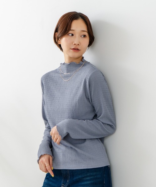 fort point(フォーポイント)の「【C-FORT POINT/フォートポイント】【繊細なシャーリング加工が大人の華やかさを演出】カットシャーリング ボトルネックロンT カットソー 柔らかい シンプル 程よいゆったりシルエット デイリーユース(Tシャツ/カットソー・レディース・ブルー/グレー/ブラック/アイボリー・MEDIUM)」の15枚目の写真