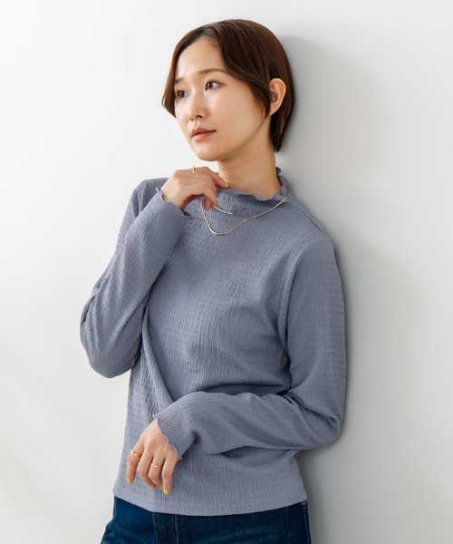 fort point(フォーポイント)の「【C-FORT POINT/フォートポイント】【繊細なシャーリング加工が大人の華やかさを演出】カットシャーリング ボトルネックロンT カットソー 柔らかい シンプル 程よいゆったりシルエット デイリーユース(Tシャツ/カットソー・レディース・ブルー/グレー/ブラック/アイボリー・MEDIUM)」の16枚目の写真