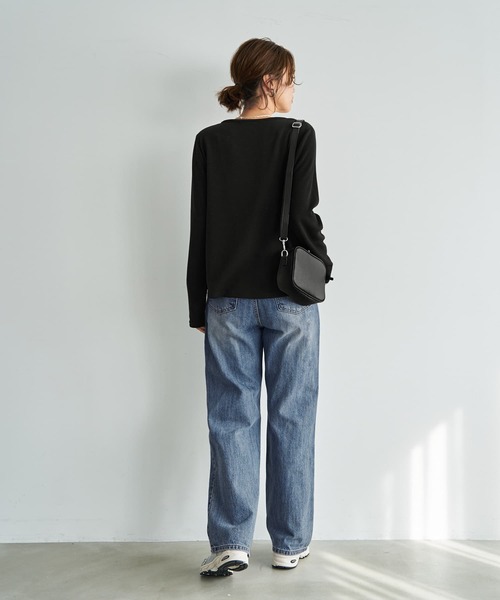 STYLE DELI(スタイルデリ)の「レイヤードUネックカットソートップス(Tシャツ/カットソー・レディース・ブラック/チャコールグレー・FREE)」の10枚目の写真