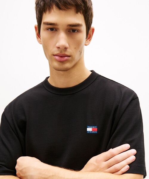 tommy jeans(トミー ジーンズ)の「リラックスバッジショートスリーブTシャツ(Tシャツ/カットソー・メンズ・ホワイト/グリーン/ブラック・X-LARGE/MEDIUM/X-SMALL/LARGE/SMALL)」の4枚目の写真