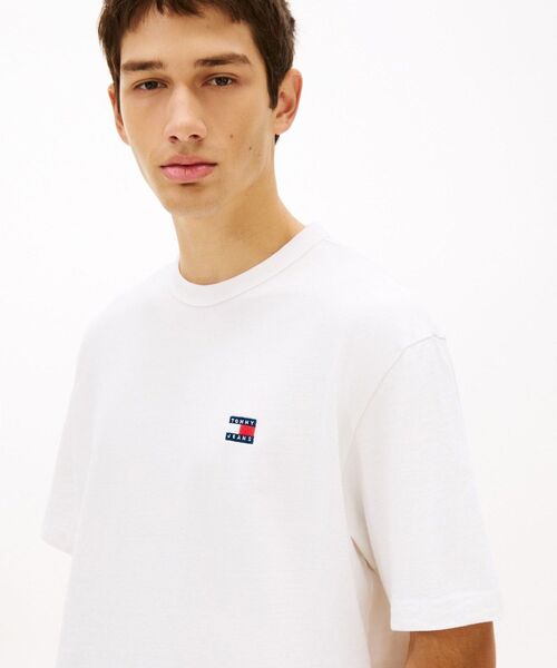 tommy jeans(トミー ジーンズ)の「リラックスバッジショートスリーブTシャツ(Tシャツ/カットソー・メンズ・ホワイト/グリーン/ブラック・X-LARGE/MEDIUM/X-SMALL/LARGE/SMALL)」の14枚目の写真
