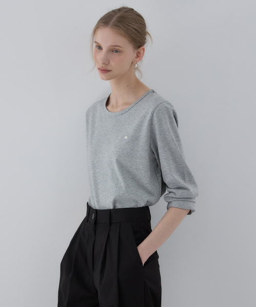 OURHOPE(アワーホープ)の「ロゴシルキーラウンドネックスリーブTシャツ - メランジェグレー(Tシャツ/カットソー・レディース・グレー系・1(S)/2(M))」の2枚目の写真