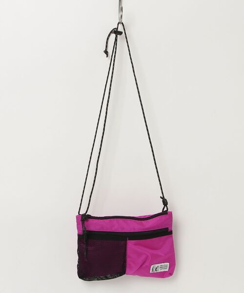 MARMOT(マーモット)の「Marmot/マーモット サコッシュ MMM Sacoche(ショルダーバッグ・メンズ・ピンク/オリーブ/ブラック/グレイッシュベージュ・FREE)」の4枚目の写真