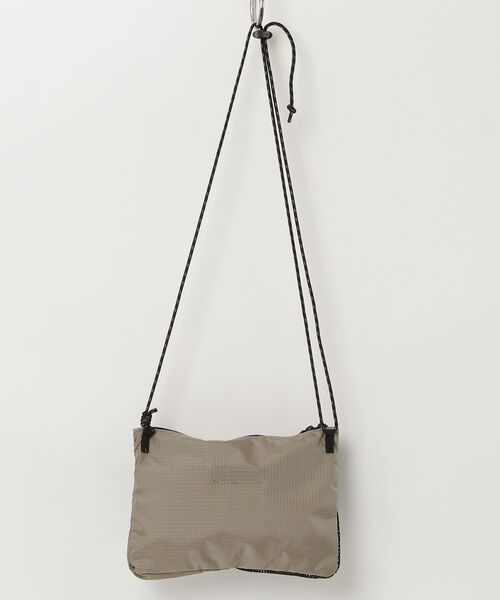 MARMOT(マーモット)の「Marmot/マーモット サコッシュ MMM Sacoche(ショルダーバッグ・メンズ・ピンク/オリーブ/ブラック/グレイッシュベージュ・FREE)」の5枚目の写真