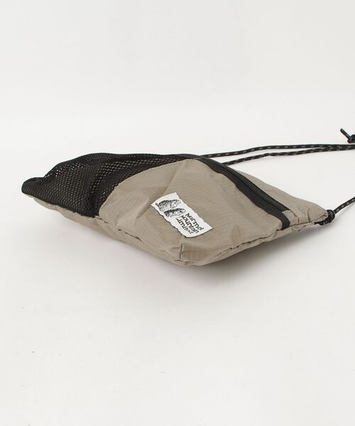 MARMOT(マーモット)の「Marmot/マーモット サコッシュ MMM Sacoche(ショルダーバッグ・メンズ・ピンク/オリーブ/ブラック/グレイッシュベージュ・FREE)」の6枚目の写真