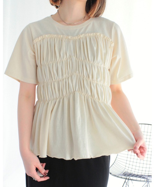amini(アミニ)の「フロントシャーリングカットソー(Tシャツ/カットソー・レディース・アイボリー/チャコールグレー/ブラック・MEDIUM)」の6枚目の写真